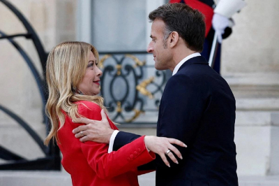 Мелони отбилась от харассмента Макрона&raquo;: эксперт о скрытых сигналах встречи политических лидеров