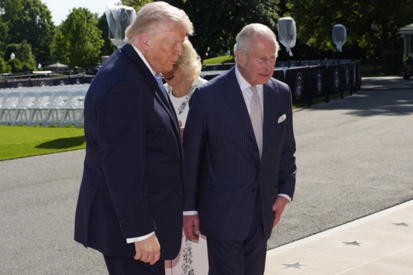 Трамп нарушил протокол при общении с британским королем