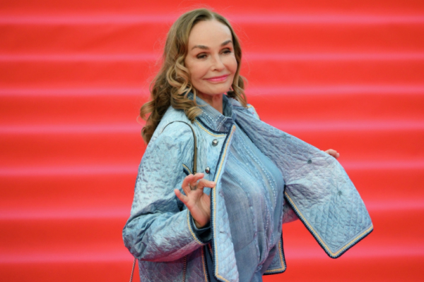 Советская Мэри Поппинс поразила фанатов новым образом