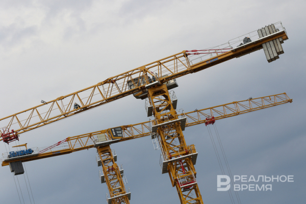 На Бугульминском механическом заводе женщина выпала из кабины крана