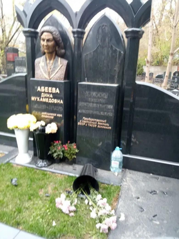 Вандалы разгромили бронзовый памятник на&nbsp;могиле первого секретаря обкома ТАССР Фикрята Табеева в&nbsp;Москве