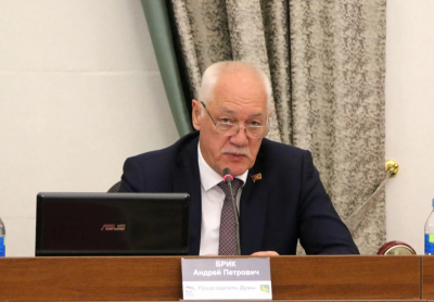 Символ мира и прогресса: председатель Гордумы Андрей Брик обратился к жителям Владивостока по случаю Дня Государственного флага РФ