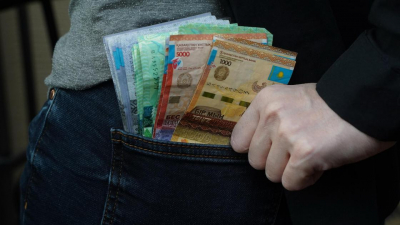 Сколько денег придется потратить казахстанцам для работы за границей