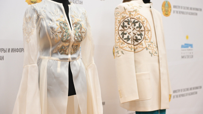В Фонд Национального музея передали костюмы знаменосцев на летних ОИ-2020 в Токио