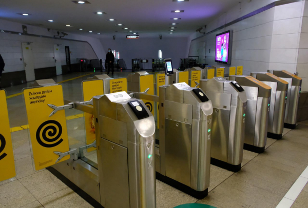 Смартфон вместо жетона: проезд в метро Алматы станет проще