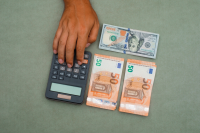 Ожидания декабрьского снижения ставки ФРС толкают евро вверх