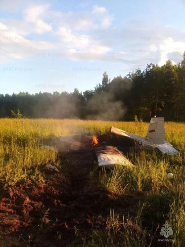 При крушении самолета в Подмосковье погибли два человека, в том числе летчик-испытатель Петр Тутакин