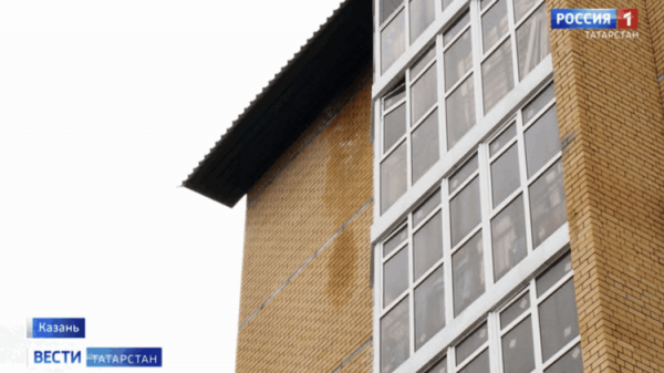 В Казани жильцы жалуются на протечки в квартирах