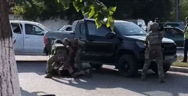 В Уральске КНБ задержал группировку, вымогавшую деньги у предпринимателей