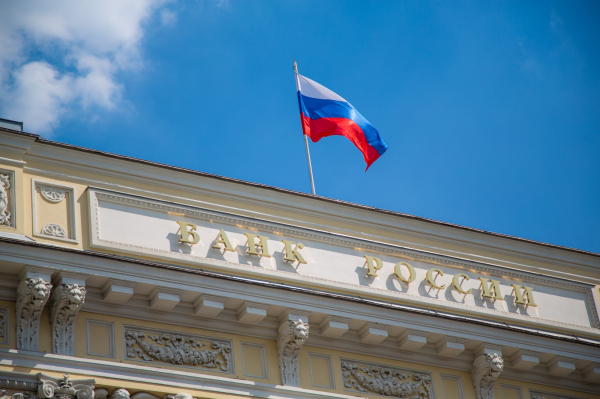 ЦБ порекомендовал банкам повысить контроль за внесением крупных сумм наличными