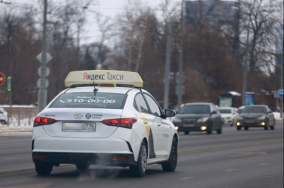 Средняя цена поездки на такси в России впервые превысила 50 рублей за 1 километр