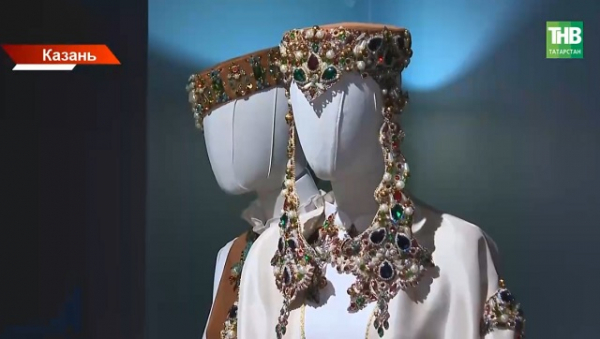 От метровых калфаков до современной моды: в Казани открылась выставка татарских костюмов