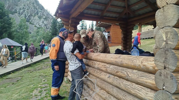 Пропавшего двухлетнего ребенка нашли живым в горах Алматинской области