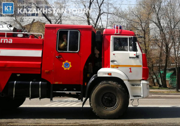 В Актау пожарные спасли четверых детей  