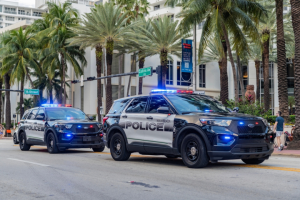 Трампа пытались убить? Мужчина с дробовиком ворвался в Мар-а-Лаго: детали