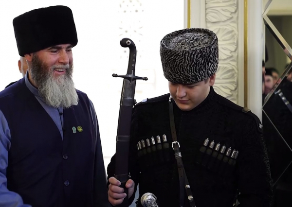 Помощника главы Чечни Кадырова наградили медалью 20-летия спецполка &laquo;Север&raquo;