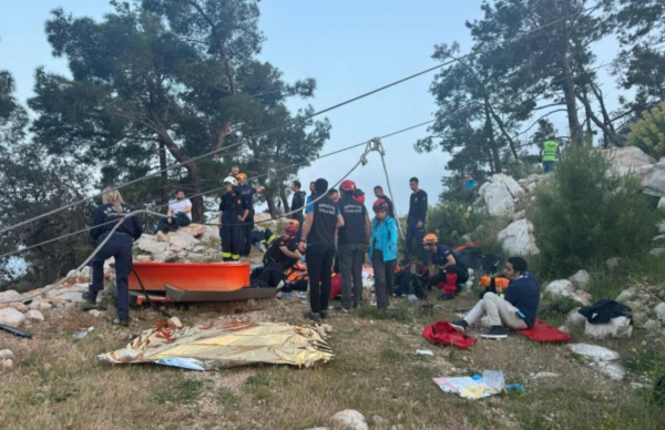 Кабинка фуникулера рухнула с высоты в Турции, погиб человек