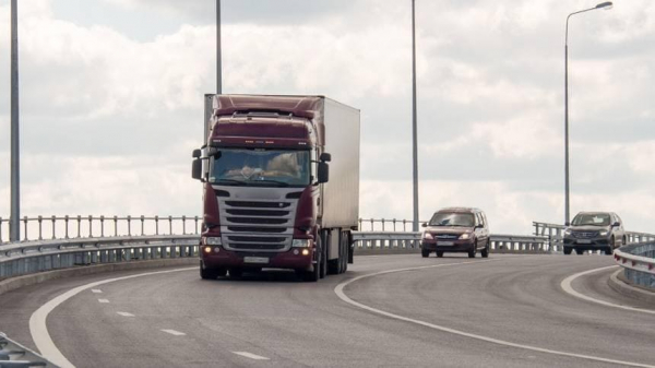 В Китае женщина привязала себя к грузовику мужа из-за подозрений в измене