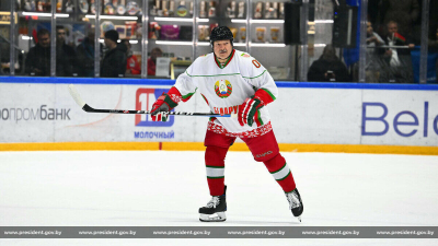 Лукашенко посетил тренировку минского &laquo;Динамо&raquo; перед матчем плей-офф с &laquo;Ак Барсом&raquo;