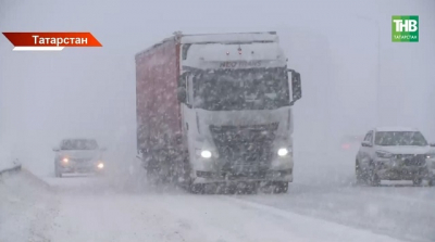 Дороги Татарстана постепенно открывают после снегопада &mdash; но риски остаются