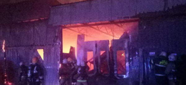 СТО с автомобилями загорелось в Алматы