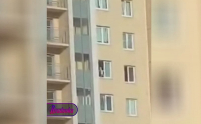 Россиянин за ноги вывесил двухлетнюю падчерицу из окна на 13 этаже
