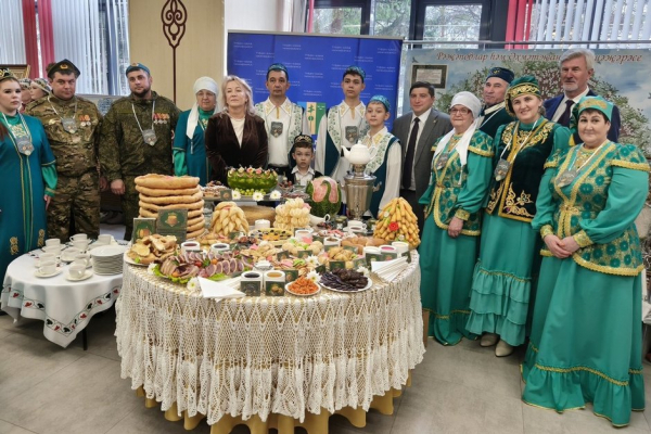 Семья работника &laquo;ТАИФ-НК&raquo; Тагира Хасанзянова стала победителем зонального этапа фестиваля родословных