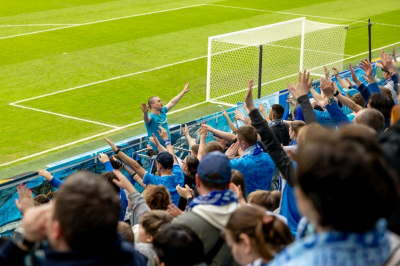 Болельщики &laquo;Зенита&raquo; забросали игроков &laquo;Спартака&raquo; бутылками после поражения в Кубке России