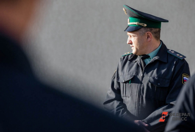 Нижегородец пытался спрятаться от долгов по алиментам в диване