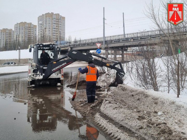Дорожники Набережных Челнов готовят ливневки к пропуску талых вод