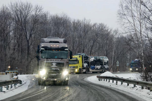 Федеральную трассу под Новосибирском перекрыли для большегрузов
