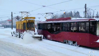 Из-за непогоды транспортные службы Казани круглостуочно очищают трамвайные пути 08/02/2026 &ndash; Новости