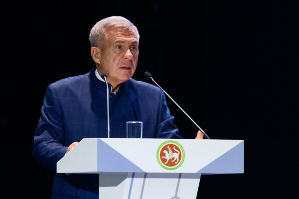 Минниханов поручил проконтролировать вопрос с&nbsp;жилфондом для сирот &ndash; они не&nbsp;оплатили коммуналку на&nbsp;80 миллионов