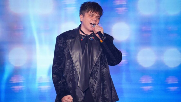 "Это вам не в Таиланде загорать": Элвин Грей показал, как завалило снегом его дом, пока он отдыхал 02/02/2026 &ndash; Новости