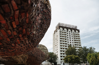 В высотке на Энтузиастов почти три десятка арендаторов остались без света из-за долгов