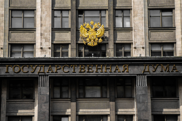 В России принят закон о лимите в 20 карт и блокировке переводов
