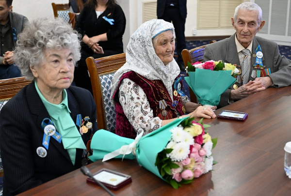 Подвиг без оружия: ветеранам тыла СКО вручили медали к 80-летию Победы