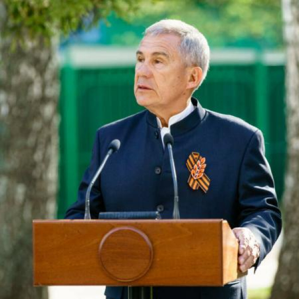 Рустам Минниханов поздравил татарстанцев с Днем Победы