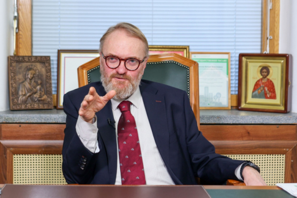 &laquo;Портал в ад&raquo;: Милонов прокомментировал вступивший в силу закон о вывесках