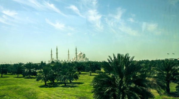 Mash: очевидцы сняли падение иранской ракеты на пятизвездочный отель в Дубае