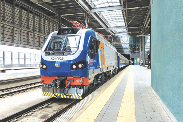 Более 80 поездных бригад КТЖ встретят Новый год в пути