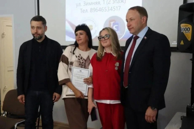 Волонтерам гуманитарного центра &laquo;Своих не бросаем&raquo; депутаты вручили благодарственные письма