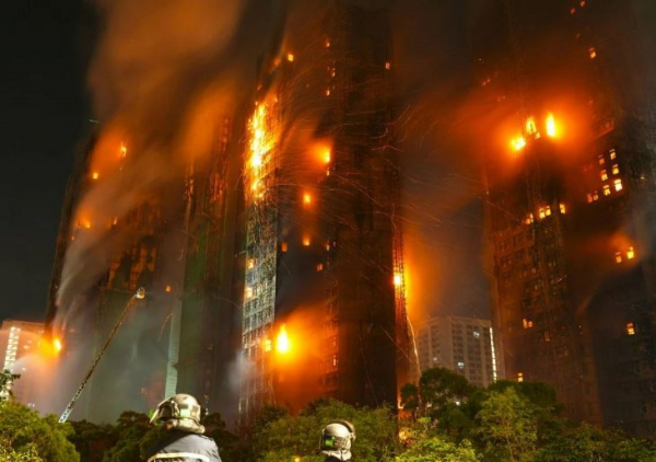 Число погибших при пожаре в Гонконге выросло до 161