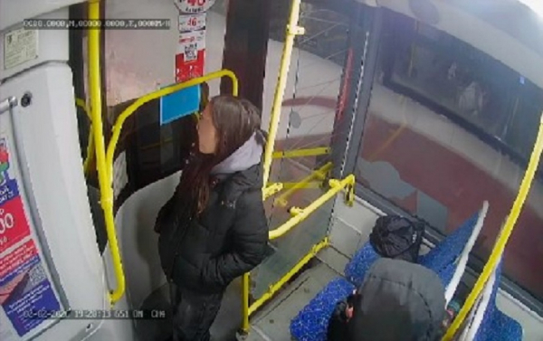 Диспетчер и водитель автобуса в Казани помогли найти потерявшуюся девочку