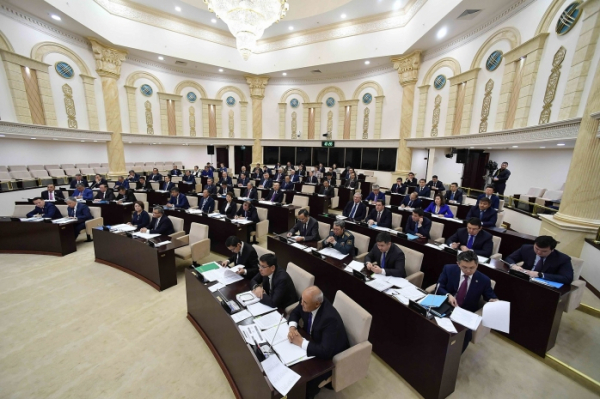 Более 100 законов одобрили в сенате Казахстана