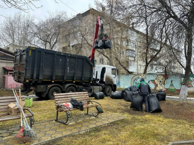 Екатеринбуржцы смогут бесплатно избавиться от мусора после субботников