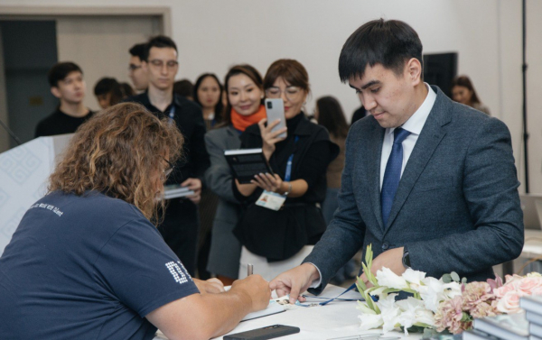 Николя Садирак представил новую книгу на Kazakhstan Tech Solution Day