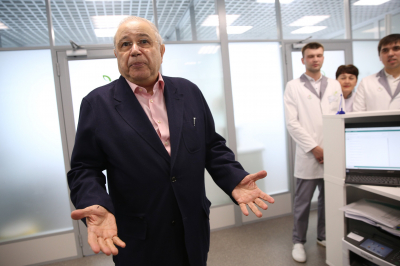 Петросян заявил, что Фицо повторил его шутку про русских на коленях и шнурки