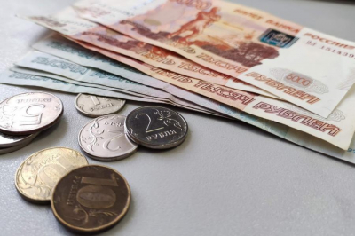 Бизнес переходит на наличку: Сбер зафиксировал рекордный дефицит ликвидности на рынке