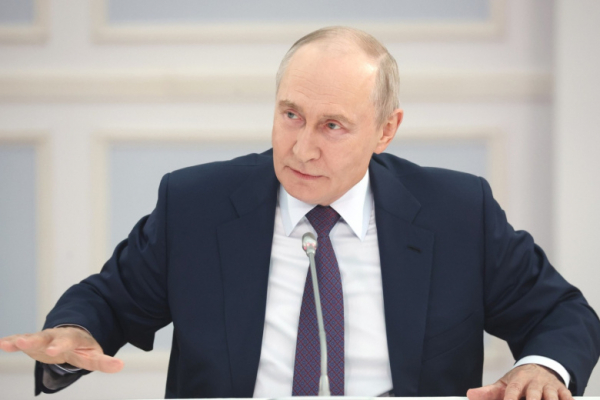 Путин поручил принять программу восстановления поврежденных объектов